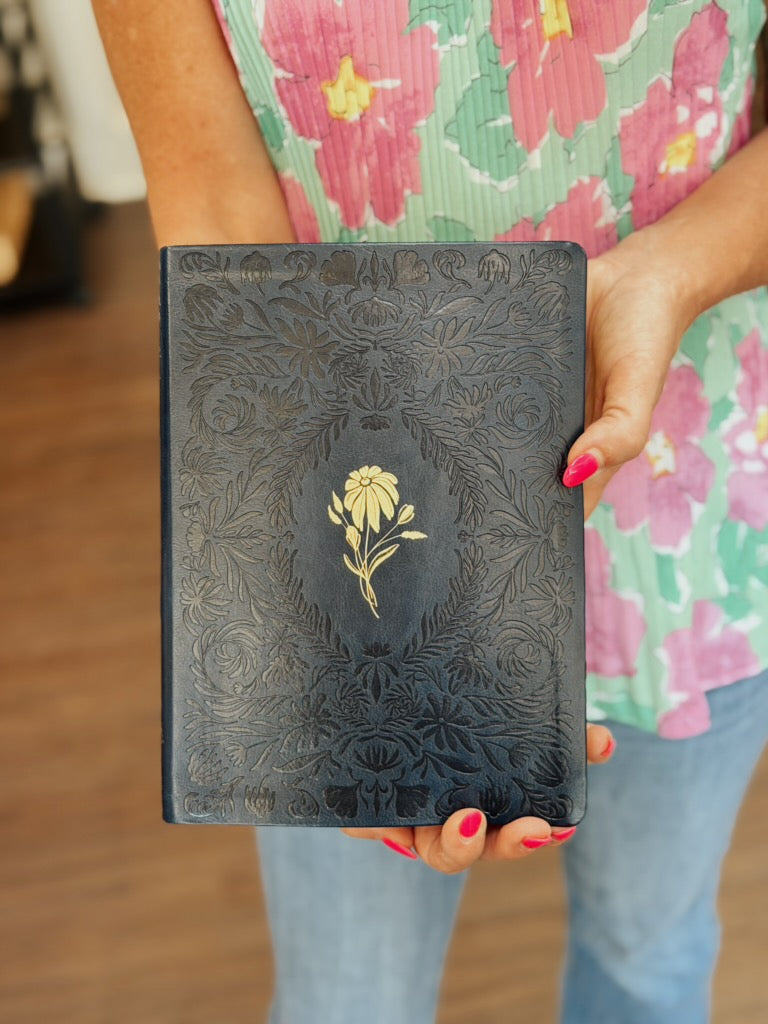 Versailles CSB Womens Study Bible